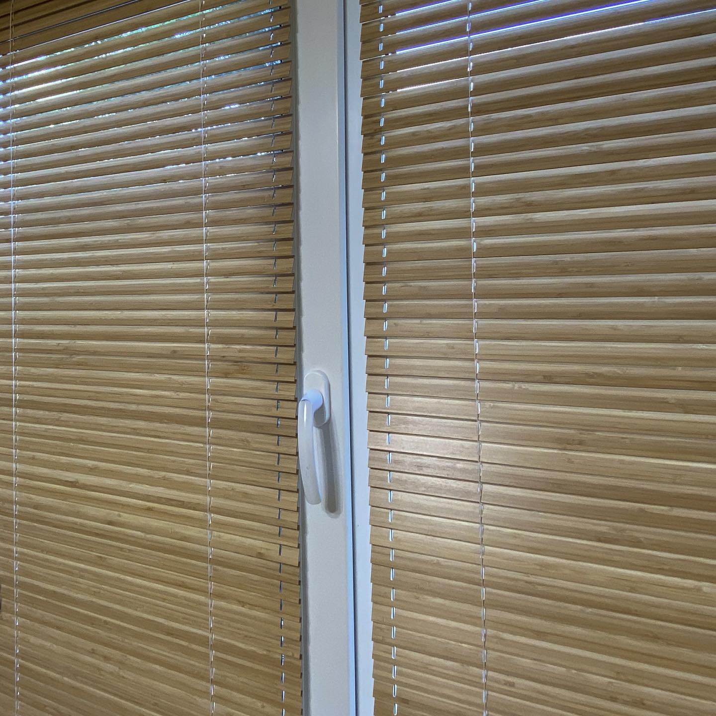 Stylish windows without effort: cleaning blinds and installing Blinds-ca yourself